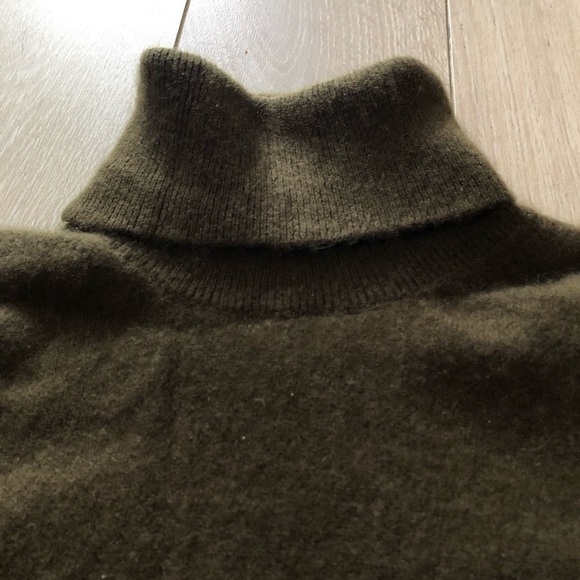 Uniqlo 100% Cashmere Turtleneck Sweater in Dark Olive Green Size XS - Picture 3 of 10